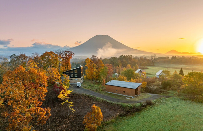 ニセコの大自然の中で過ごせる一棟貸しの宿泊施設「The Hilltop Niseko」2025年4月オープン