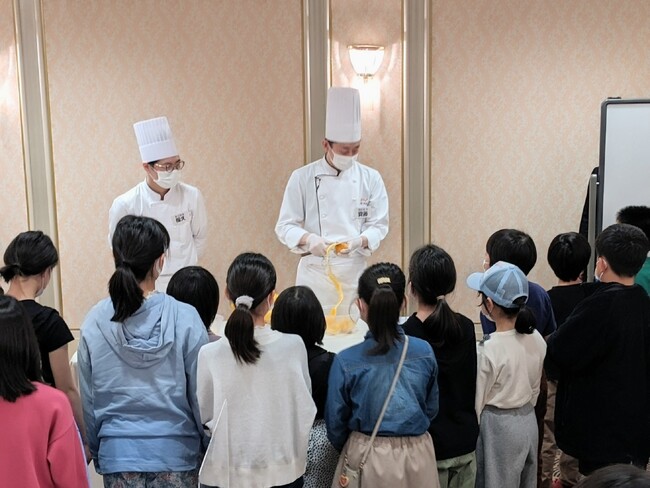 【ロイヤルパークホテル】《開催報告》近隣の小学生を対象にホテルでSDGsを楽しく美味しく学ぶイベントを3/25に実施。