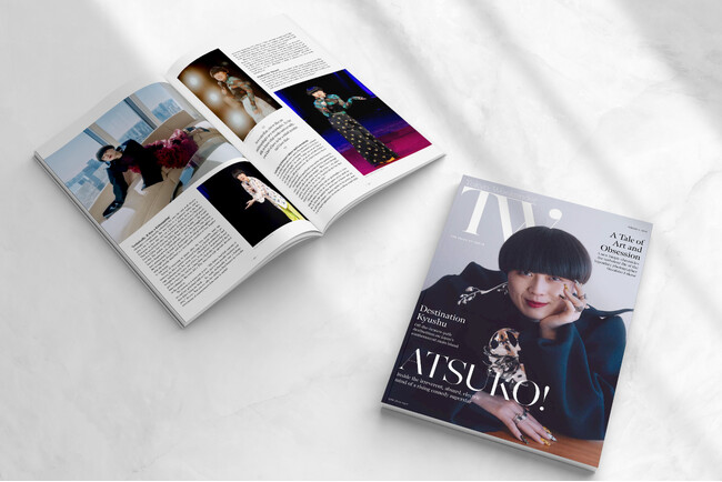 英字ライフスタイルマガジン【Tokyo Weekender】2025年の第1号を3月28日(金)発行。米国ロサンゼルスを拠点に活躍するコメディアン、アツコ・オカツカを特集