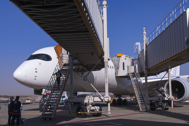 MHI-TC、成田国際空港との共同開発により旅客搭乗橋「完全自動装着システム」が完成　“完全無人自動運転” を見据えた次世代ハンドリング業務の高度・効率化へ向けて一歩前進