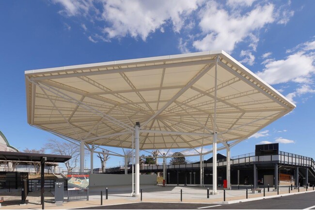 道の駅「べに花の郷おけがわ」のイベントスペースに膜構造物を施工