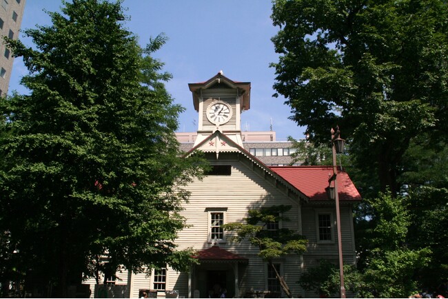 歴史的建造物「札幌市時計台」で新たな一歩を刻む。株式会社デジック、入社式を 4/1(火)に開催