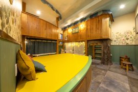 泊まれるからくり屋敷ホーリーハウス