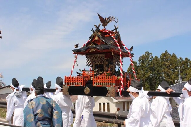 【初挑戦！伝統×交流の新たな形】伝統を未来へ繋ぐ地元密着ツアー「戸倉神社春大祭 神輿担ぎ体験」参加者を募集中