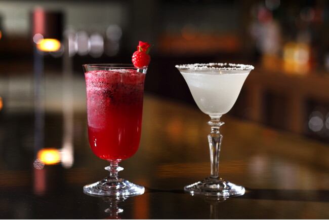 「BAR S(バー エス)」の4月限定メニュー 情熱的な赤が印象的なカクテルや誕生石から着想を得たカクテルが登場