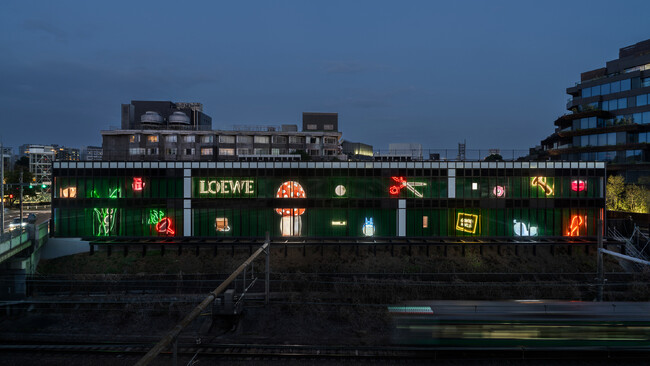 「ロエベ クラフテッド・ワールド展 クラフトが紡ぐ世界」が東京・原宿でまもなくオープン