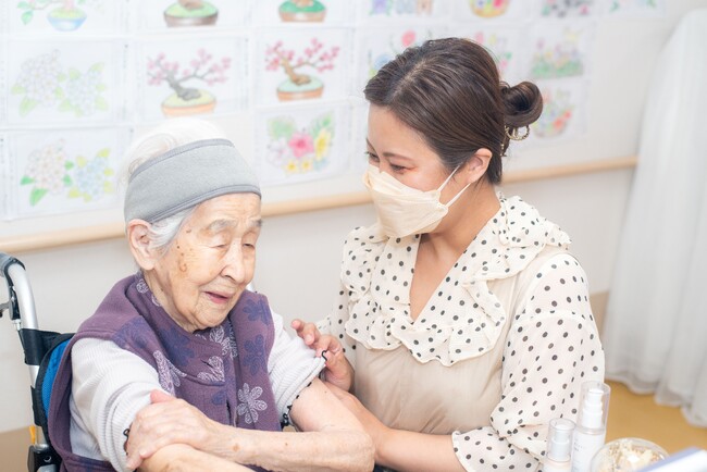 高齢者施設で広がる「介護美容」 導入施設が3年で11倍に