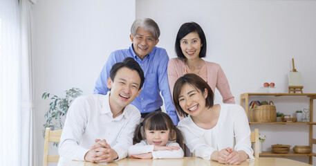 50代からでも間に合うオフショア投資 - マイプロパティが賢い資産運用の新しい選択肢としてオフショア保険のご紹介を開始しました