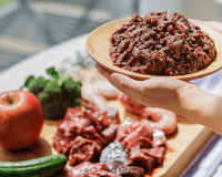 SNSで話題の「HUGBOX」インターペット2025に初出展！愛犬の健康を支える生食ブレンドフードをお届けします