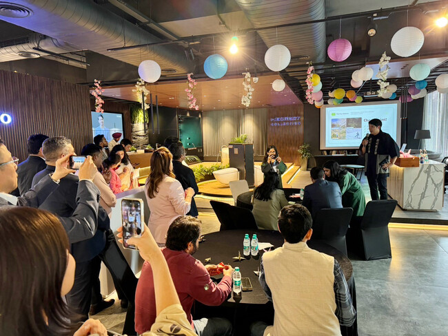 【米沢の文化をインドへ】インドの首都デリーにおいて、米沢市の文化や産業を体感いただく紅花染体験&日本酒試飲イベントを開催！