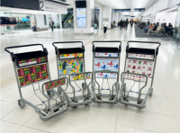 障がい者×プロのデザイナーによる共創アートで彩りを！羽田空港の手荷物カート装飾 第２弾