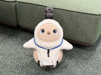 土地活用事業を展開するランドピアにLOVOTの「ピピ」が4月1日入社！公式SNS、動画など広報活動でも登場予定