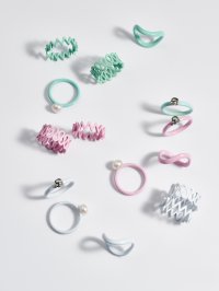 ジュエリーブランドLAMBDA(ラムダ)よりペールトーンカラーの新作リングとピアス、“GENTLE GLOW”が登場