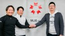 左から黒川航輝選手、黒川逸輝選手、ＭＪＥ代表大知
