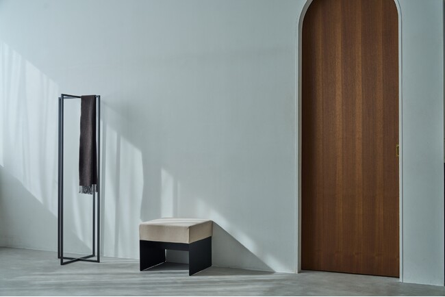 国内メーカーの技術が融合した「CUSHIONED STOOL」誕生KUROSHIRO × NOUSPROJECTS コラボレーションインテリア
