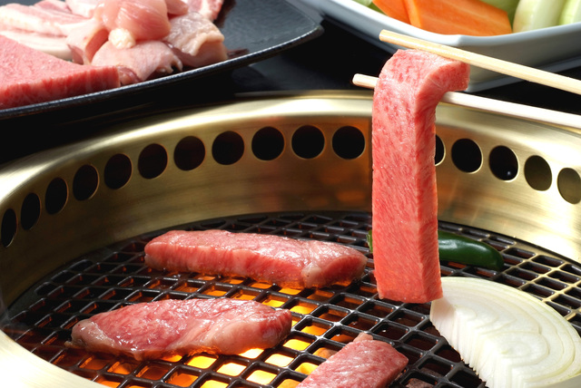焼肉店の倒産が急増、前年度から倍増し過去最多　「消耗戦」で淘汰相次ぐ　焼肉店の業績、大手と中小で二極化鮮明　値上げの成否で明暗分かれる