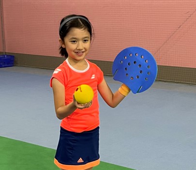 ノアインドアステージ　企業版ふるさと納税を活用し、子どものスポーツ環境の充実に向けて神戸市内の小学校10校にテニピン用具一式を寄附