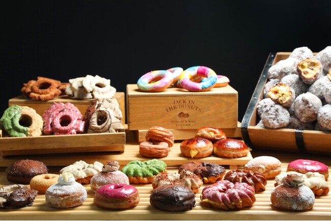 『JACK IN THE DONUTS』ブランド初の公式アンバサダー14名が決定3月より活動開始、SNSでブランド認知向上目指す