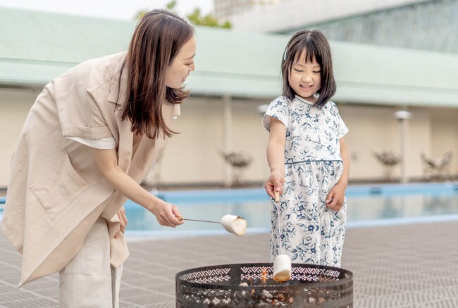 【グランドプリンスホテル新高輪】ゴールデンウィークのおでかけに 、大空のもと、お子さまと一緒に手ぶらで安心な焚き火体験が叶う「Rooftop Lounge YURAGI キッズウィーク」開催