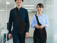 快適なライフスタイルを提案する“abrAsus”から洋服のように着る「お財布ショルダー」が4月2日発売