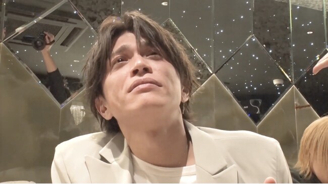 山本裕典、最大のライバル・爆撃竜馬からのシャンパンコールに男泣き／歌舞伎町No.1ホスト爆撃竜馬が引退を発表！「山ちゃんのおかげ」決断に至った山本裕典への想いを告白『愛のハイエナ season3』