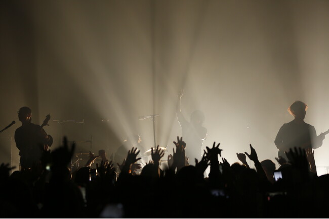 超満員！！東京・大阪の夜を新年度の色に染めたMr.FanTastiCワンマンライブ「LIVE NEW LIFE」大成功！
