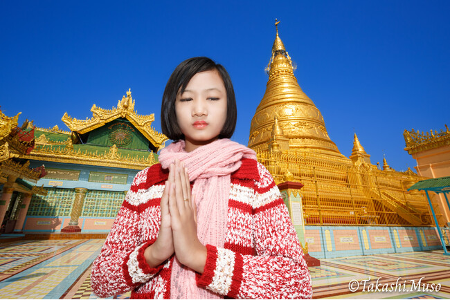 ミャンマー地震　少女たちの祈る写真で平和や復興を伝えたい「ほとけの乙女　ミャンマーの仏塔・寺院と少女たち」出版