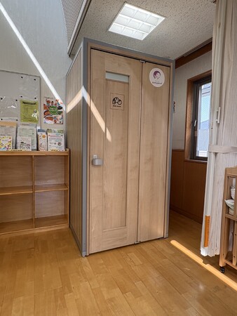 ママ社長×ものづくりのプロの町工場が強力タッグ！　鍵付き個室授乳ブース『Babypeko(R)mini』（ベビペコミニ）を世田谷区内8か所の児童館へ導入　GREATEST DAY株式会社