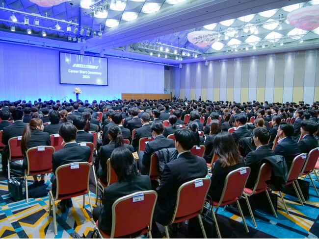 大東建託グループ入社式「Career Start Ceremony 2025」にハウスコムの新入社員94名が参加、グループ全体の成長に貢献する人財へ