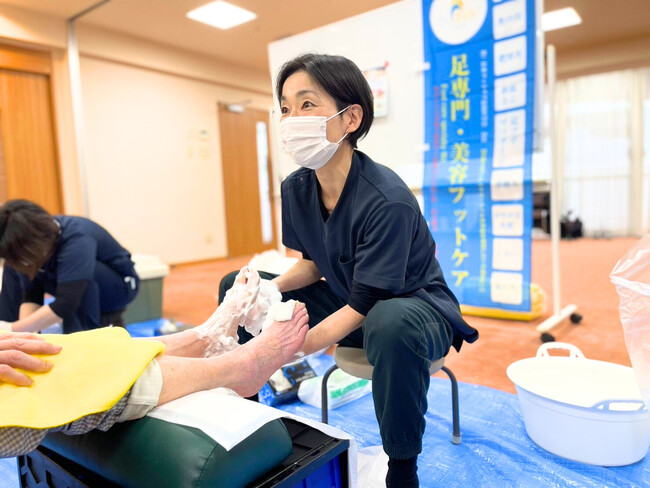 4月2日は「巻き爪の日」高齢者施設での調査では30％の方に巻き爪の影響あり　巻き爪のメカニズム・ご自宅ケア・「ドクターネイル爪革命式」ケアをご紹介