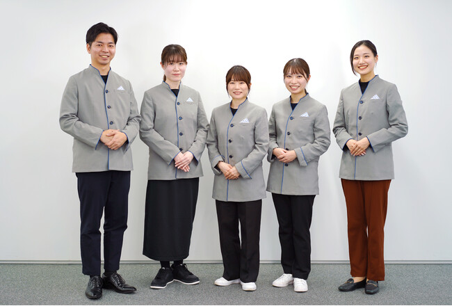 2025年4月、日本データーが受託先医療機関で勤務する医療事務担当者の制服を一新！ 多様性・機能性・快適性を追求した新時代のユニフォームへ