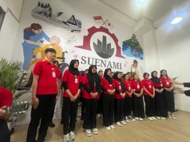 スエナミスクールのアートと学生たち スエナミスクールのアートと学生たち