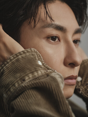 2000人の前でゲイを公表したAAA・與真司郎の「カミングアウト前夜と当日」の心情を赤裸々に明かす【最新エッセイ「はじめに」全文公開】