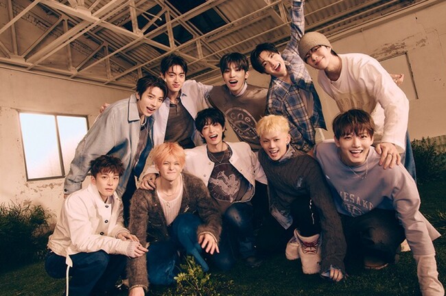 グローバルボーイズグループ「TREASURE」が神戸ポートタワーをジャック！「TREASURE×神戸ポートタワー」が2025年4月19日（土）から4月27日（日）まで開催