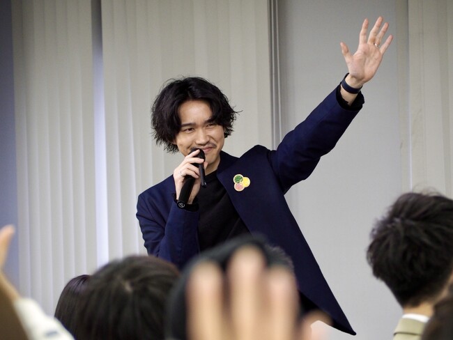 【ジコリカイサミット2025 -春- 開催レポート】自己理解プログラム開発者・八木仁平と『超ミニマル主義』著者の四角大輔氏が登壇！