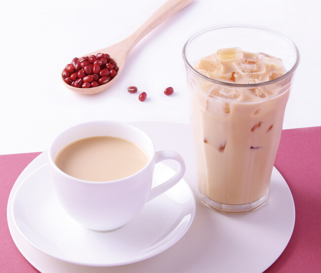 日本紅茶の新しい楽しみ方を味わえる『あずき茶香るミルク紅茶』、人気の定番ミルク珈琲『オレンジミルク珈琲』が4月9日、フランネルフィルターで“水”で丁寧に淹れる『水淹れアイスコーヒー』が4月15日に登場