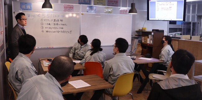 給与100 万円アップを目指す「5・50・100(ゴーゴーイチ)計画」大阪万博の通期パスを支給し、アイデア創出に向けた福利厚生も