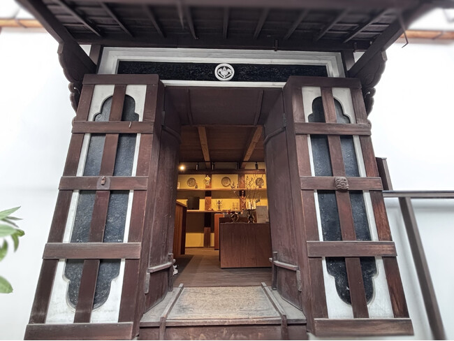 築130年の京町家の蔵に誕生--“心ととのう”マインドフルネス専門店「YUGUE KYOTO - KURA -」オープン