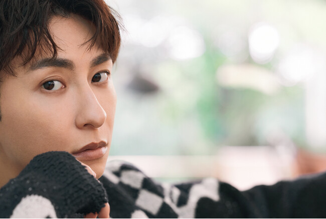 4月16日発売ノンフィクションエッセイ『人生そんなもん』カミングアウトした AAA・與真司郎が過去の恋愛を赤裸々に明かす本人も仰天した誕生日プレゼント事件とは