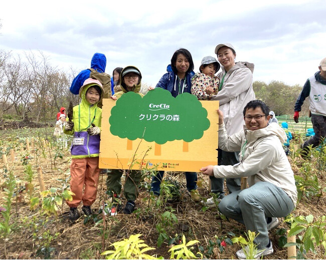宅配水「クリクラ」のナック 湘南国際村めぐりの森で植樹を実施