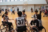 佛教大学車いすバスケットボール部が京都ハンナリーズのホームゲームで車いす体験型パフォーマンスを実施　