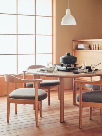 デザイナー豊口克平氏の意思を継ぐ、日本人本来の暮らしに合った「低いダイニングテーブルと椅子の体験会」4/26～5/11開催