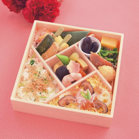 【梅の花テイクアウトショップ】日頃の感謝を込めて…12種のおかずが入った「母の日弁当」2日間限定販売！