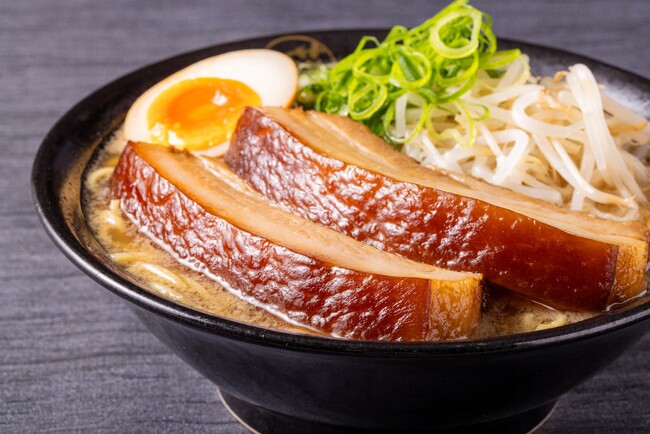 【名古屋らーめん藤一番】あの話題のメニューが今年も！年3回だけの特別メニューとして登場！｜4/18～トッピングが何度でも無料になるフリーパスプレゼントや餃子・ビールがお得！春のキャンペーンを開催！