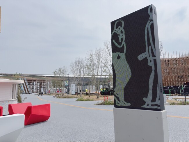 GMOインターネットグループ熊谷正寿が所蔵する“動く肖像画”ジュリアン・オピー《People 14.》、大阪・関西万博にて初公開決定