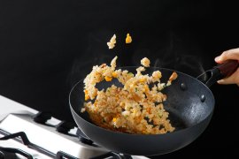 ゼロフライパンならパラパラチャーハンもお手軽に ゼロフライパンならパラパラチャーハンもお手軽に