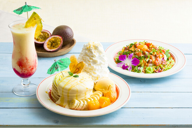 【Eggs ’n Things】初夏にぴったりなトロピカルメニューが登場！「リリコイマンゴーパンケーキ」「スパイシーハワイアンちらし」4月18日（金）～5月21日（水）