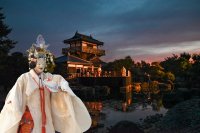 新緑さわやかな池田城跡公園の特設舞台で神秘的な伝統芸能を鑑賞！「第二十六回 いけだ薪能」5月17日(土)開催