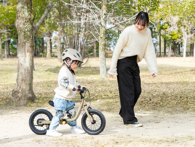 成長に合わせて長く乗れるから経済的！1台で「蹴る・漕ぐ・できる」の3役【こぐまでバイク】4月19日（土）新発売