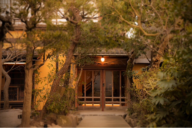 島根・安来市に築約155年の料亭宿を再生した「泊まれるアナログ写真館」が誕生